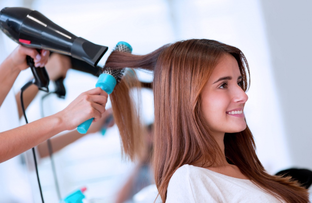 Весь март и апрель скидка 50% на процедуру кератинового восстановления волос
